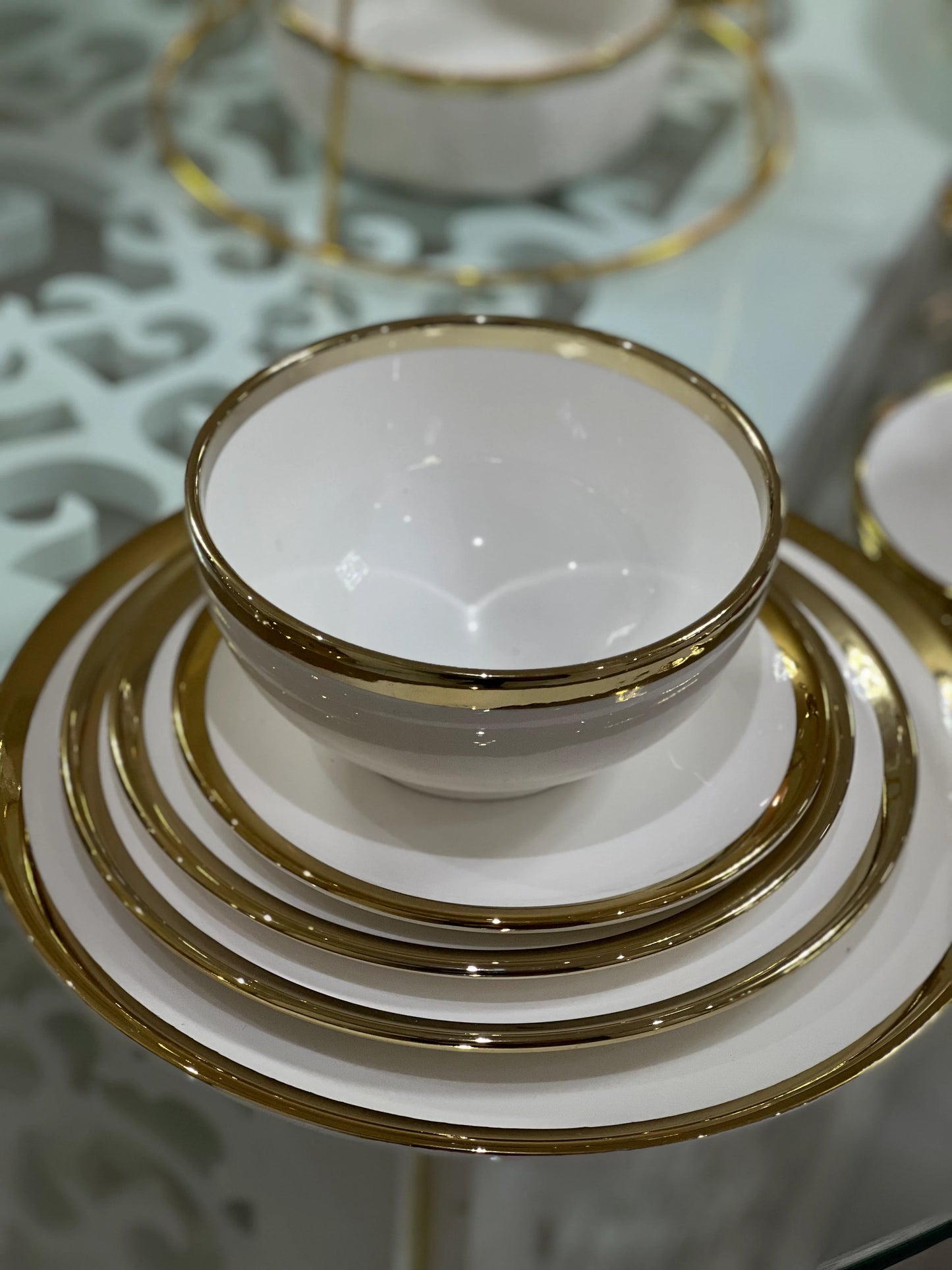 18-Piece Porcelain Dinnerware Set